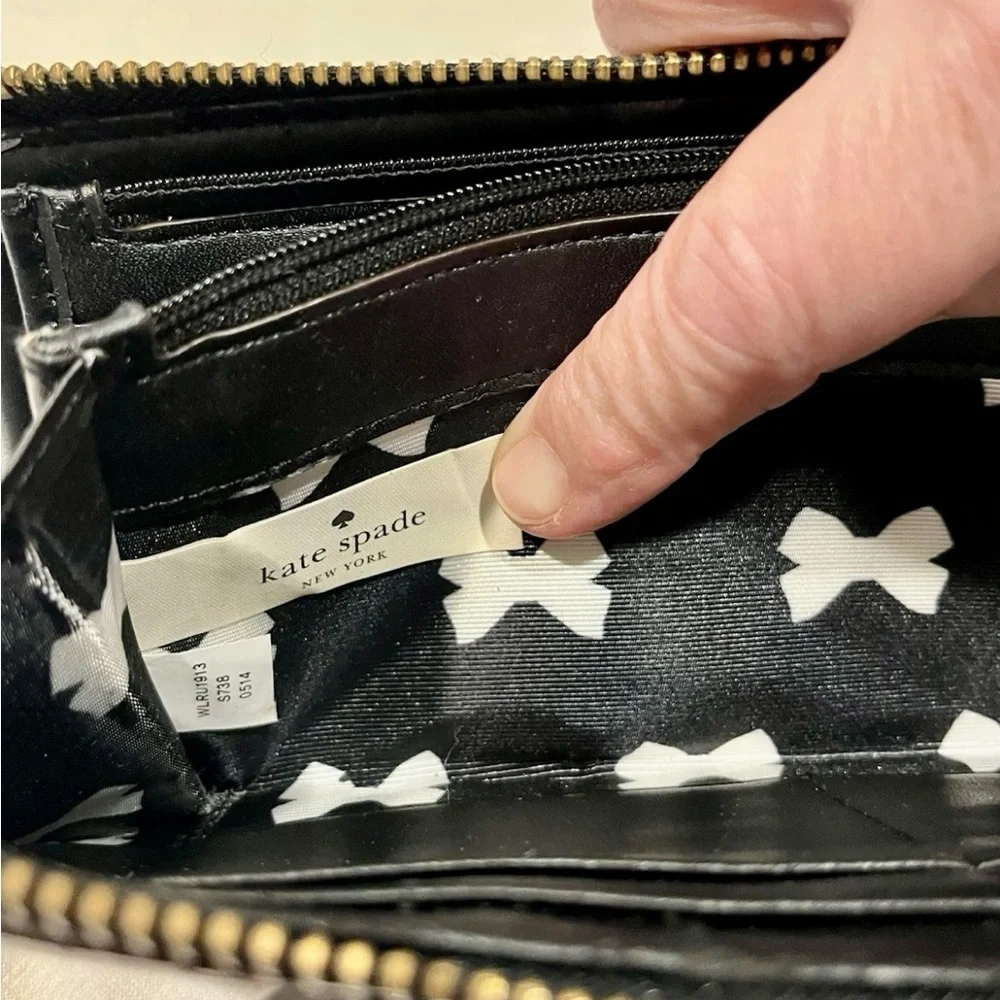Cute Kate Spade EUC Wallet Zip Around Patent Leather Black and White Striped - Picture 4 of 8